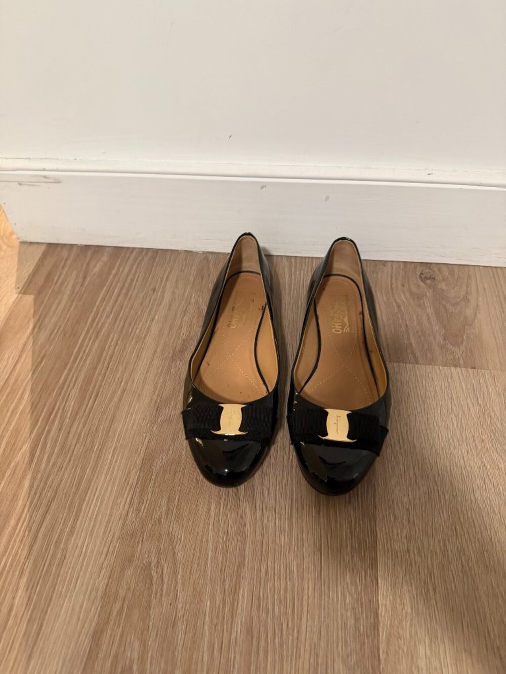 Salvatore Ferragamo Varina Bow Ballet Flats Black Patent 8C